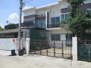 出售 3 卧室 联排别墅 在 Mueang Pathum Thani, Pathum Thani