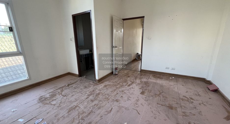 For sale 4 bedrooms townhouse in Huai Khwang, Bangkok