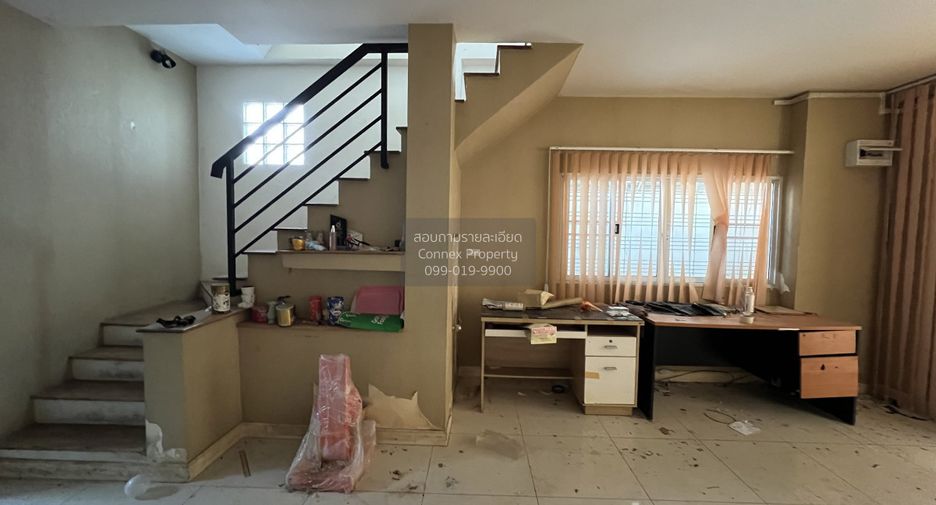 For sale 4 bedrooms townhouse in Huai Khwang, Bangkok