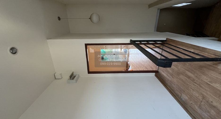 For sale 4 bedrooms townhouse in Huai Khwang, Bangkok