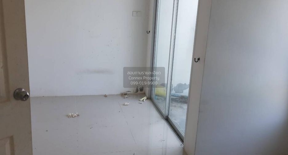 出售 3 卧室 联排别墅 在 Lat Krabang, 曼谷