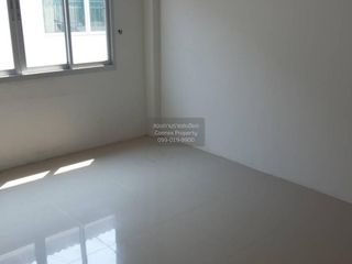 出售 3 卧室 联排别墅 在 Lat Krabang, 曼谷