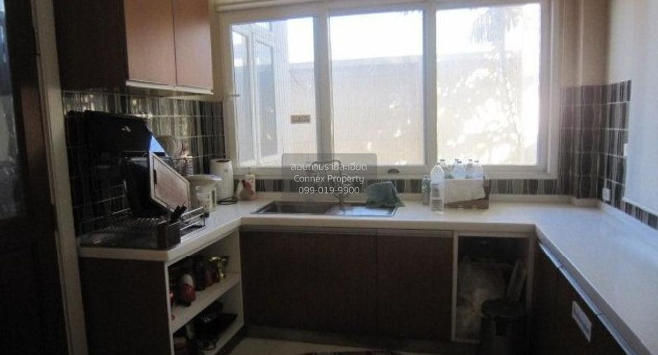 For sale 5 bedrooms house in Khlong Luang, Pathum Thani