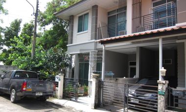 À vendre 3 chambres maison de ville à Thanyaburi, Pathum Thani