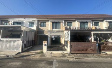 出售 1 卧室 联排别墅 在 Lam Luk Ka, Pathum Thani