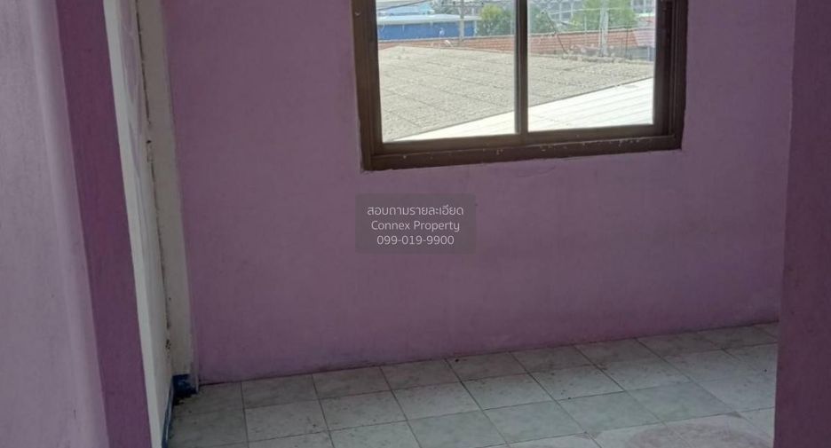 Casa adosada en venta de 3 habitaciones en Phra Samut Chedi, Samut Prakan