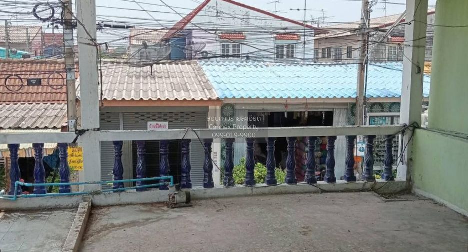 Casa adosada en venta de 3 habitaciones en Phra Samut Chedi, Samut Prakan
