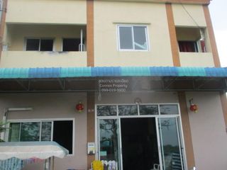 Casa adosada en venta de 3 habitaciones en Phra Samut Chedi, Samut Prakan