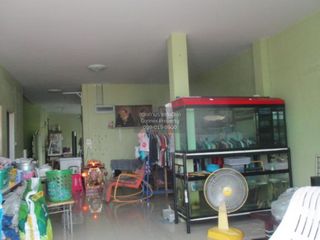 Casa adosada en venta de 3 habitaciones en Phra Samut Chedi, Samut Prakan