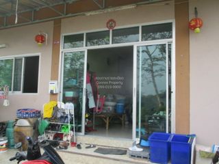 Casa adosada en venta de 3 habitaciones en Phra Samut Chedi, Samut Prakan