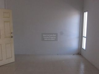 Casa adosada en venta de 3 habitaciones en Si Racha, Chonburi