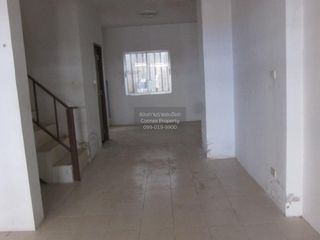 Casa adosada en venta de 3 habitaciones en Si Racha, Chonburi