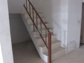 Casa adosada en venta de 3 habitaciones en Si Racha, Chonburi