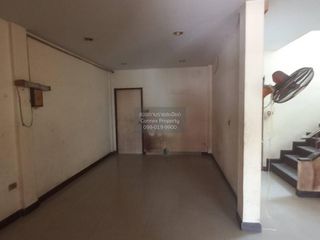 Casa en venta de 3 habitaciones en Phra Samut Chedi, Samut Prakan