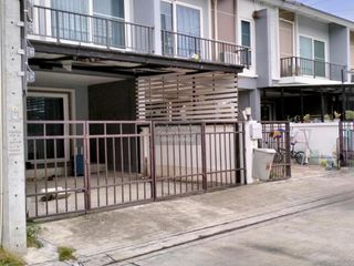Reihenhaus zum Kauf mit 3 Zimmer in Khlong Sam Wa, Bangkok