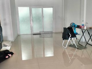 Reihenhaus zum Kauf mit 3 Zimmer in Khlong Sam Wa, Bangkok