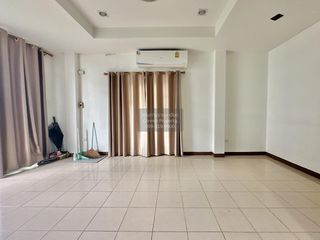 出售 2 卧室 联排别墅 在 Bang Khen, 曼谷