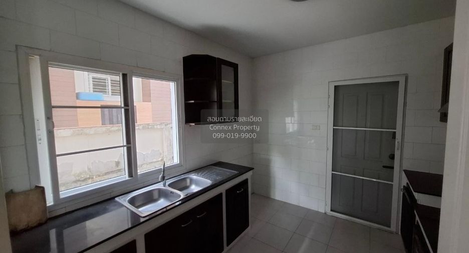 Casa en venta de 3 habitaciones en Si Racha, Chonburi