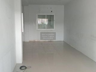 出售 3 卧室 联排别墅 在 Mueang Pathum Thani, Pathum Thani