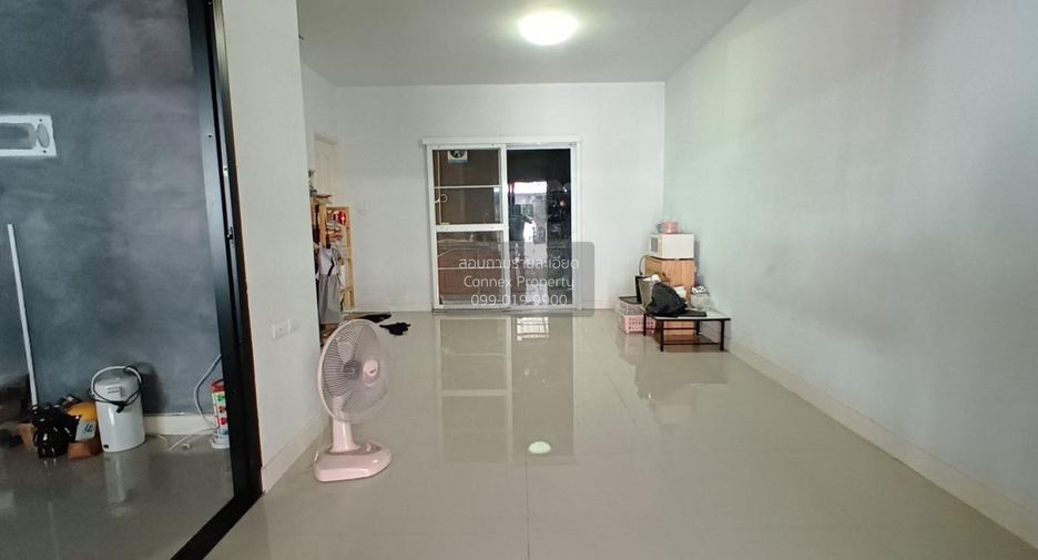 Reihenhaus zum Kauf mit 4 Zimmer in Khlong Sam Wa, Bangkok