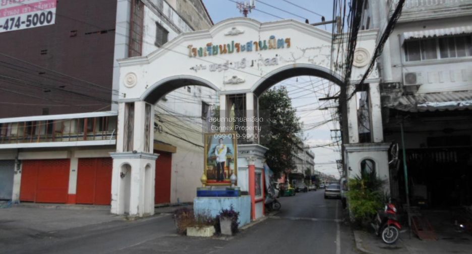 出售 6 卧室 联排别墅 在 Lam Luk Ka, Pathum Thani