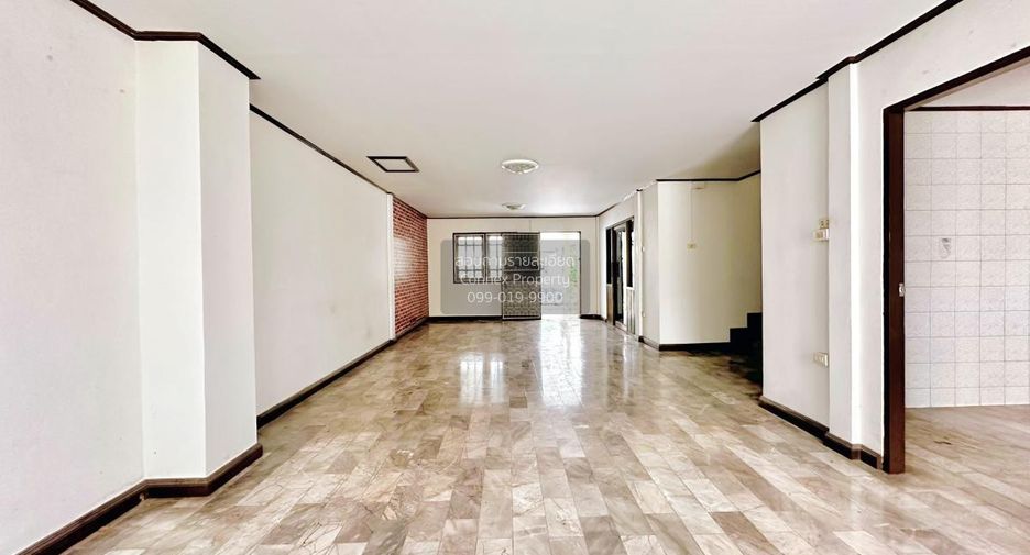 Casa adosada en venta de 4 habitaciones en Mueang Nonthaburi, Nonthaburi