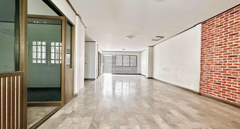 Casa adosada en venta de 4 habitaciones en Mueang Nonthaburi, Nonthaburi