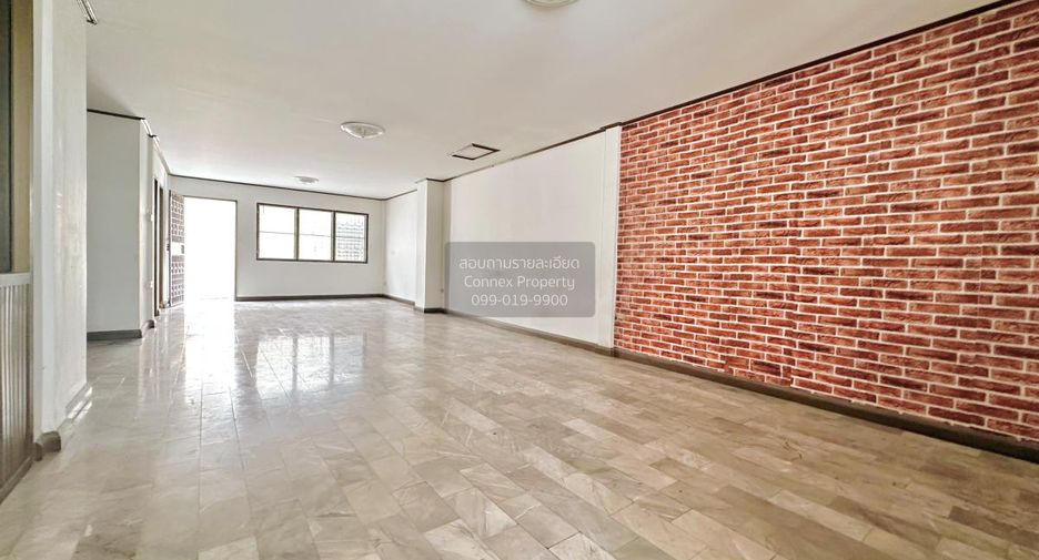 Casa adosada en venta de 4 habitaciones en Mueang Nonthaburi, Nonthaburi
