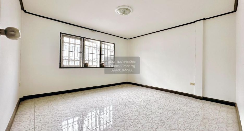Casa adosada en venta de 4 habitaciones en Mueang Nonthaburi, Nonthaburi