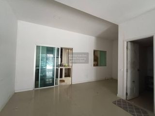 For sale 3 bedrooms townhouse in Mueang Samut Prakan, Samut Prakan