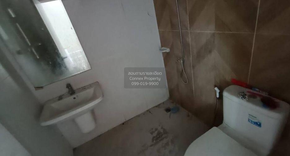 For sale 3 bedrooms townhouse in Mueang Samut Prakan, Samut Prakan