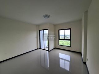 Casa adosada en venta de 4 habitaciones en Si Racha, Chonburi