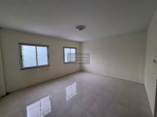 Casa adosada en venta de 3 habitaciones en Si Racha, Chonburi