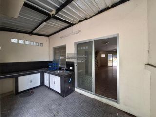 Casa adosada en venta de 3 habitaciones en Si Racha, Chonburi