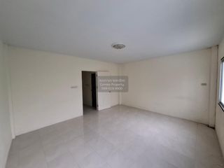 Casa adosada en venta de 3 habitaciones en Si Racha, Chonburi