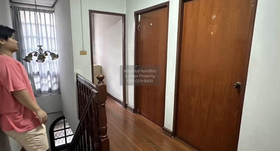 出租 3 卧室 独立屋 在 Phra Khanong, 曼谷