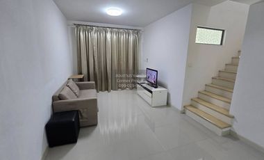 Casa adosada en alquiler de 3 habitaciones en Pak Kret, Nonthaburi