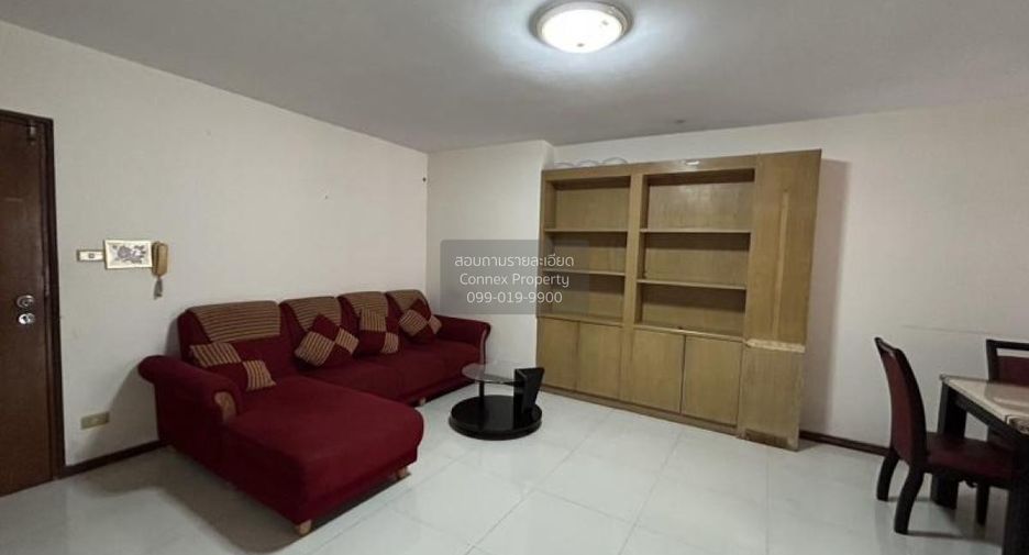 For rent 3 bedrooms condo in Yan Nawa, Bangkok