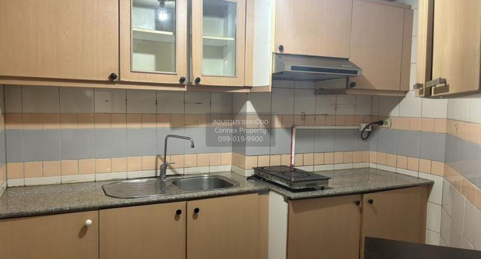 For rent 3 bedrooms condo in Yan Nawa, Bangkok
