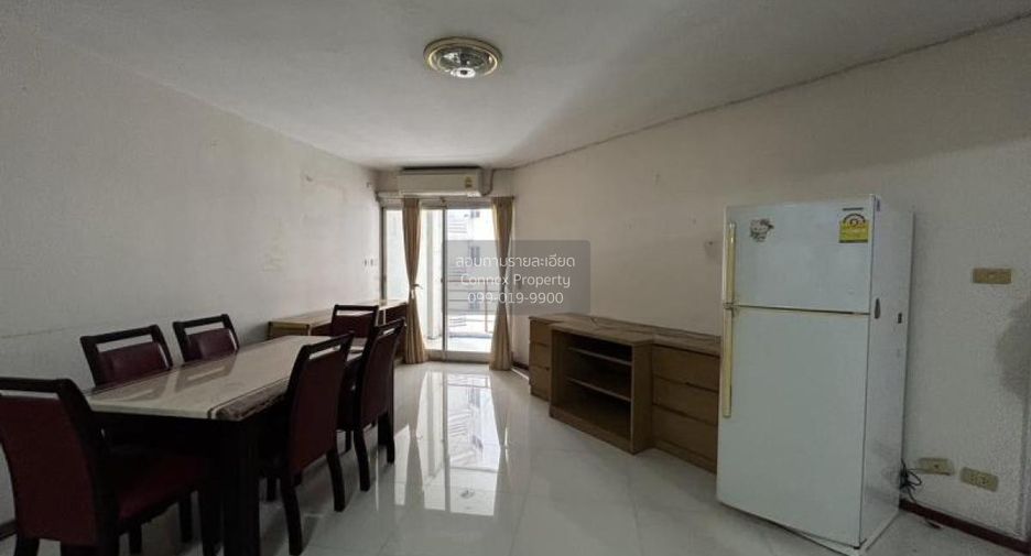 For rent 3 bedrooms condo in Yan Nawa, Bangkok