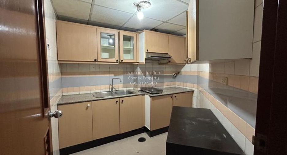For rent 3 bedrooms condo in Yan Nawa, Bangkok