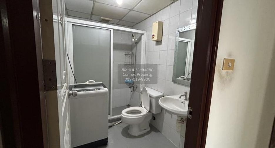 For rent 3 bedrooms condo in Yan Nawa, Bangkok