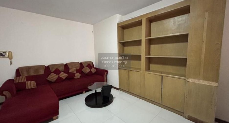 For rent 3 bedrooms condo in Yan Nawa, Bangkok
