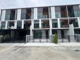 À louer 3 chambres maison de ville à Pak Kret, Nonthaburi