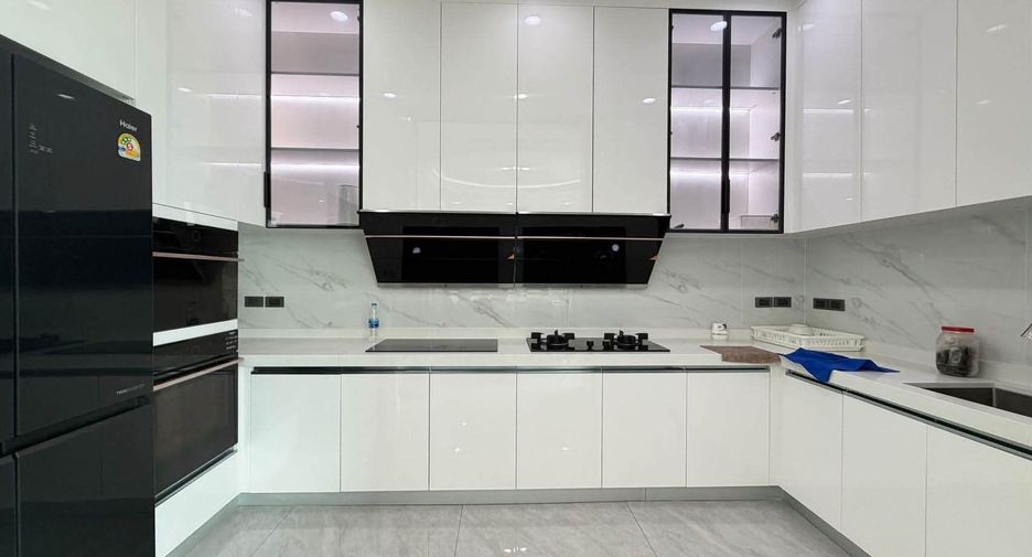 Condo en venta de 4 habitaciones en Watthana, Bangkok