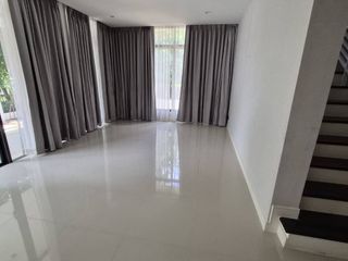 ให้เช่า 5 ห้องนอน บ้านเดี่ยว ใน บางกะปิ, กรุงเทพฯ