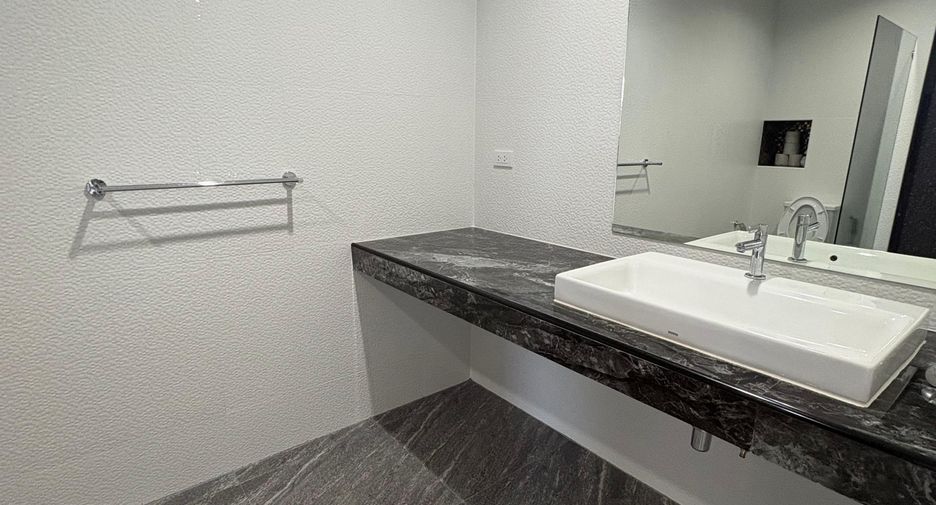 Продажа 11 спальни отель в Пхукет Тощн, Пхукет
