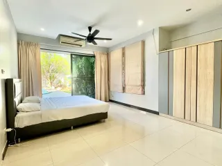Villa en venta de 6 habitaciones en Bang Lamung, Chonburi