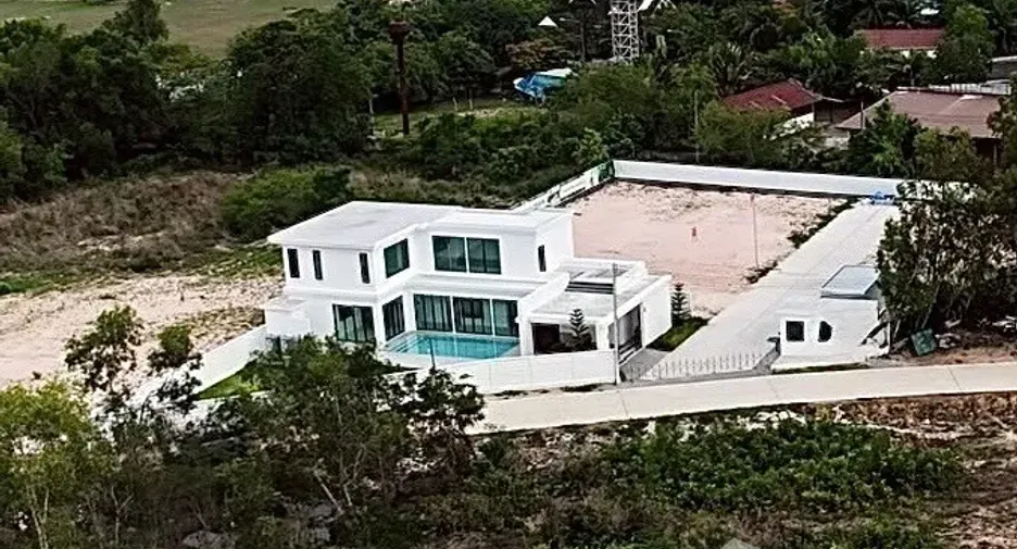 For sale 4 bedrooms villa in Huay Yai, Pattaya