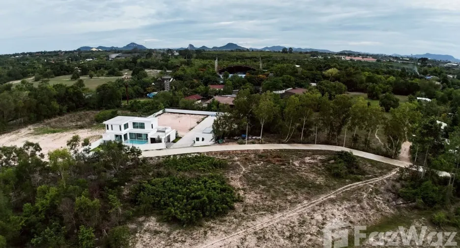 For sale 4 bedrooms villa in Huay Yai, Pattaya